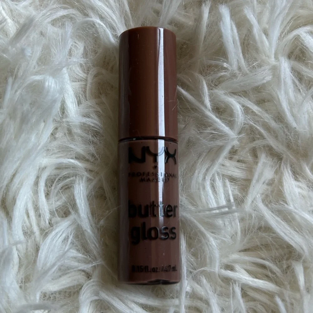 NYX Butter Gloss Non Sticky Cinnamon Roll New!! Host Pick!